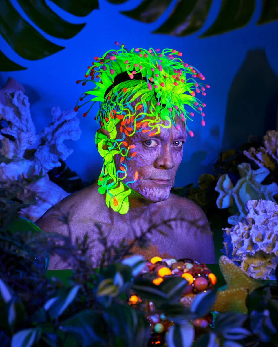 Headfin sculpture — detail