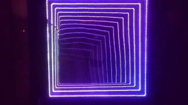 Kinetic Infinity Mirror