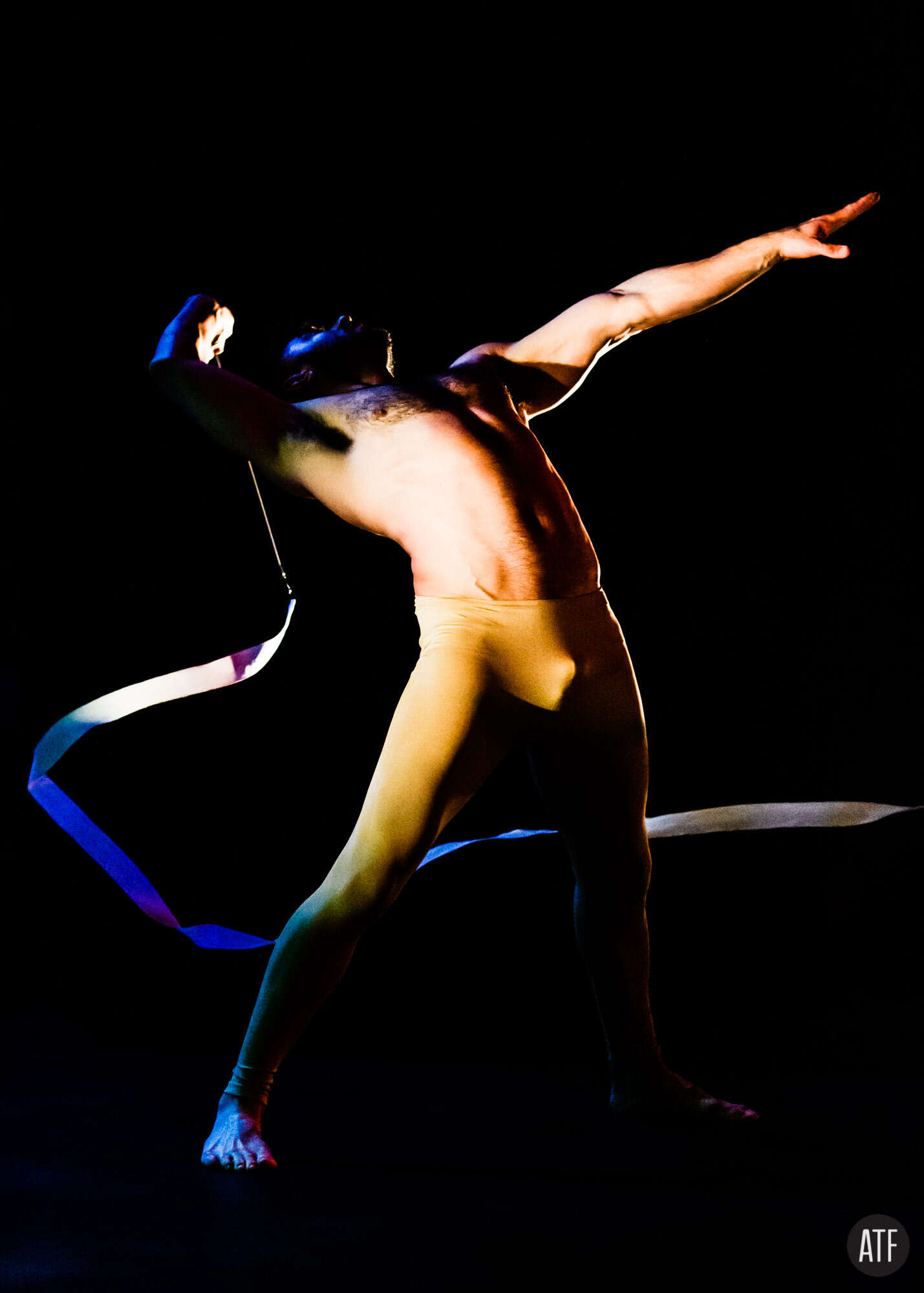 Yellow-warm solo with ribbon