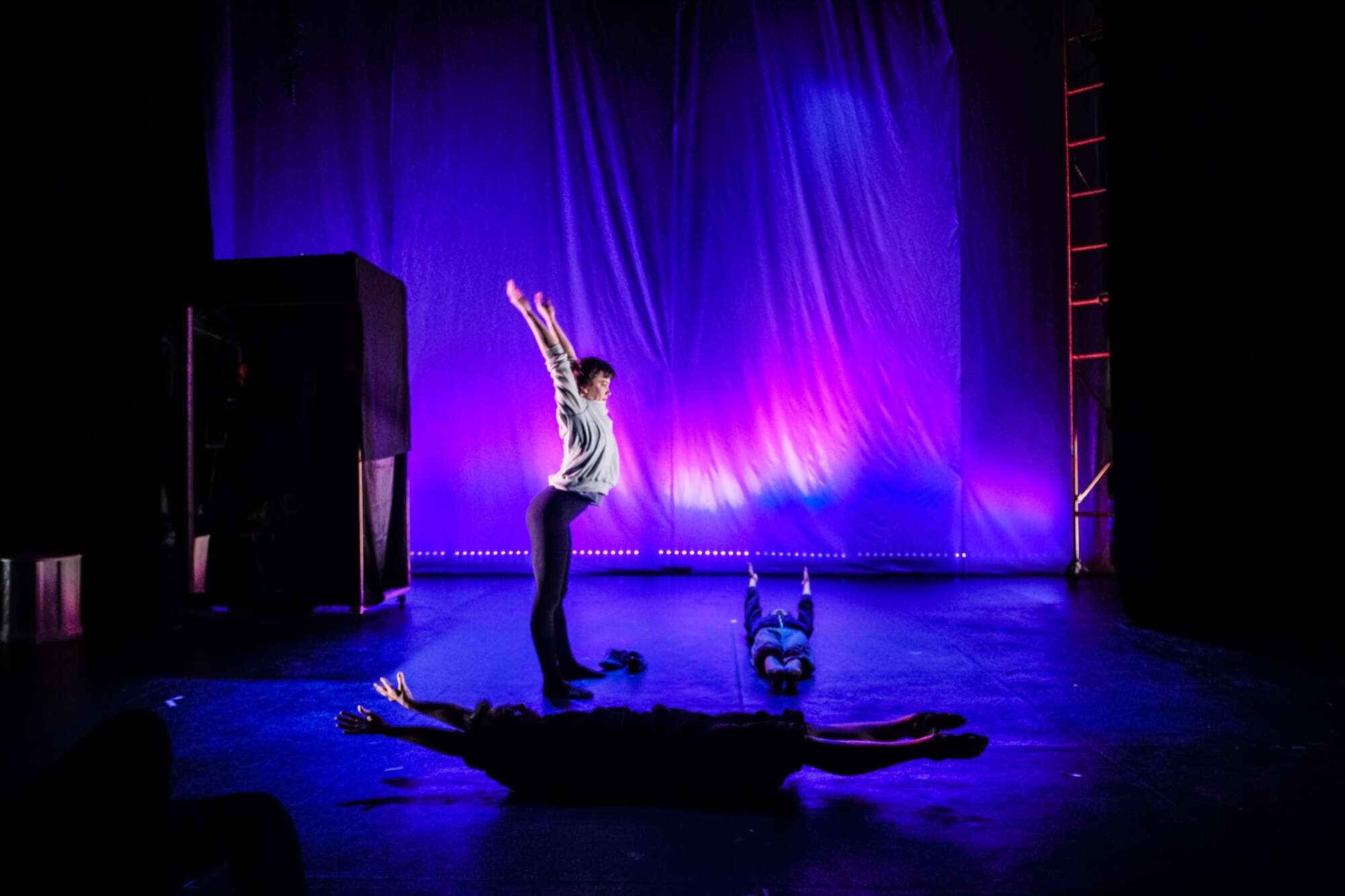 Purple-blue rehearsal — final scene